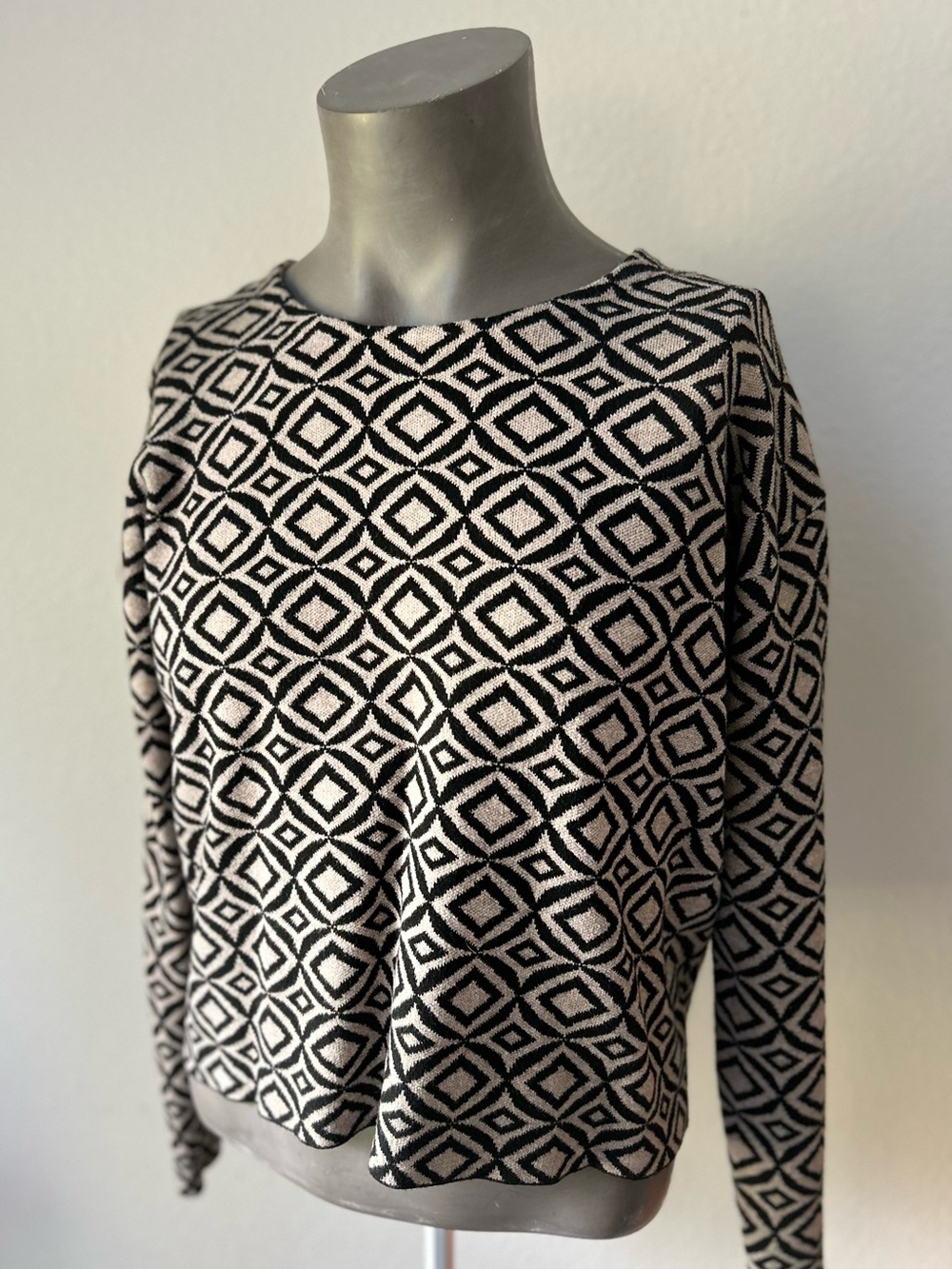 H by Halston Black & Tan Geometric Crewneck Sweater For Fall